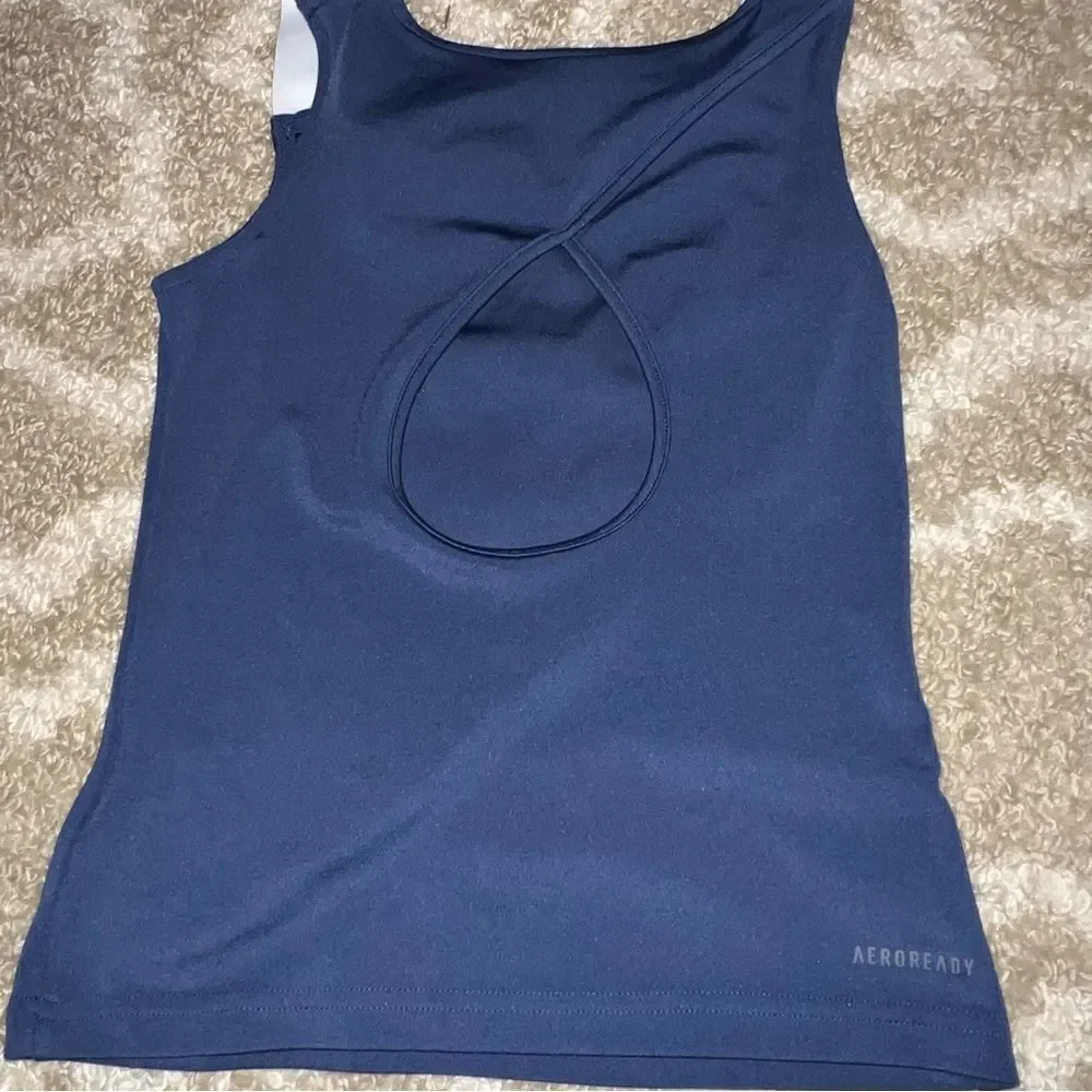 Adidas tank size 9/10 - Picture 3 of 3